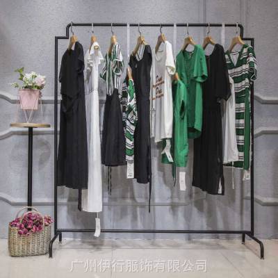 秋冬女裝批發(fā)市場(chǎng)趨勢(shì)與熱門品牌解析——以紫木衫、香依倩穎為例