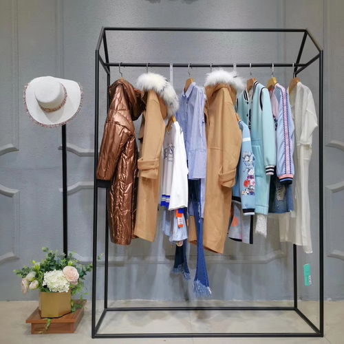 潮流服裝批發(fā)市場(chǎng)概覽 廠家直供與報(bào)價(jià)解析